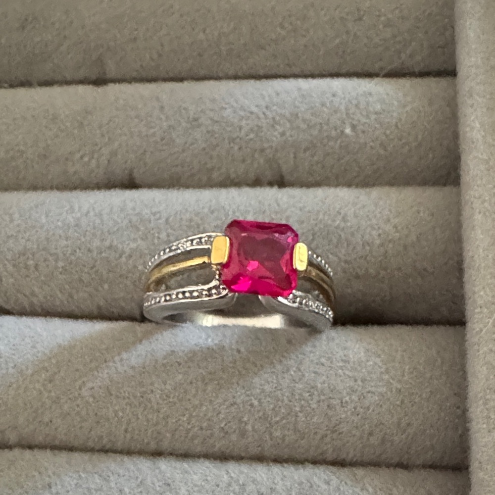 Elegant Silver and Gold Ring with Pink Stone Valentine’s Day, vintage sz 5